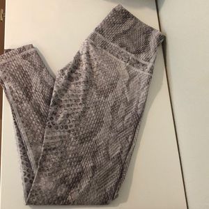 Varley snakeskin print athleisure leggings 7/8